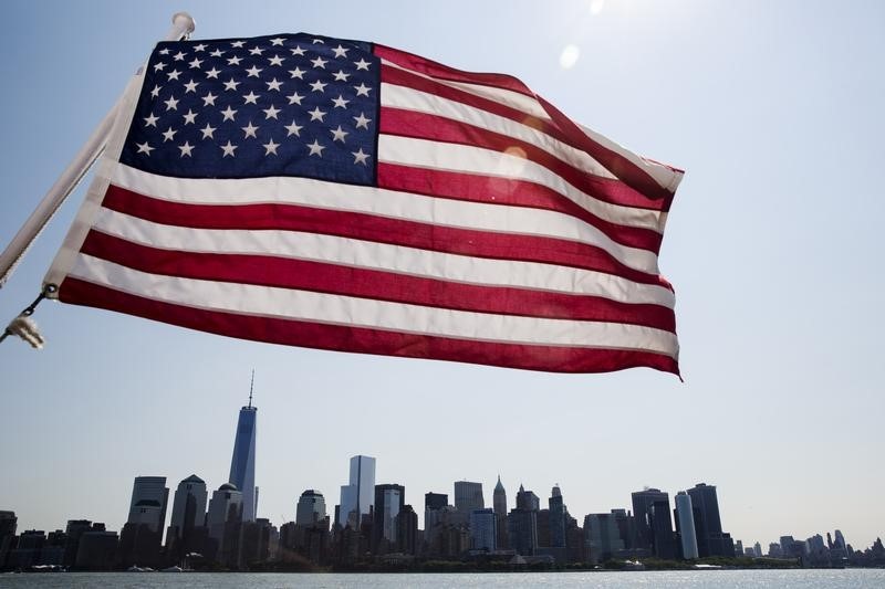 Саммерс: рецессия «наиболее вероятна» для экономики США Саммерс: рецессия «наиболее вероятна» для экономики США