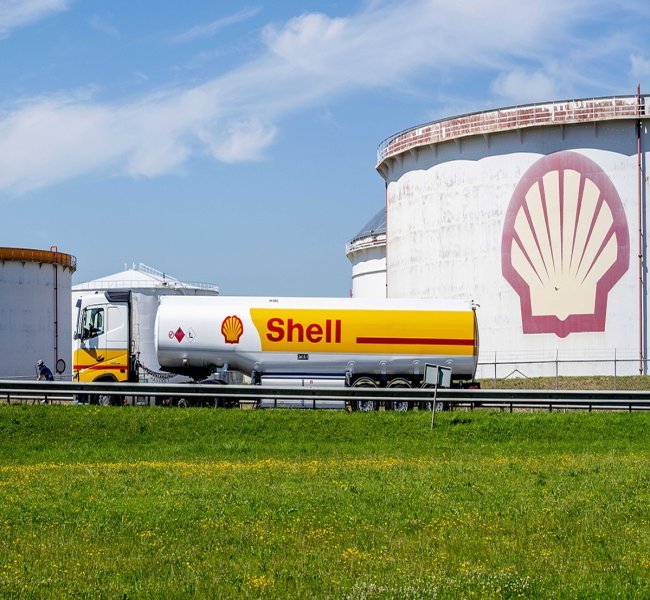 Shell начала выводить сотрудников из совместных проектов с «Газпромом» Shell начала выводить сотрудников из совместных проектов с «Газпромом»