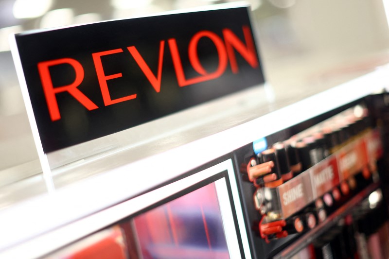 Производитель косметики Revlon объявил о банкротстве
