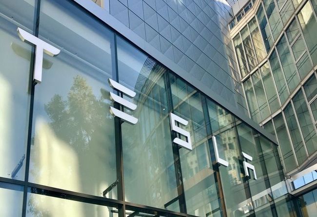 Маск назвал заводы Tesla в Техасе и Берлине «гигантскими печами для денег» Маск назвал заводы Tesla в Техасе и Берлине «гигантскими печами для денег»