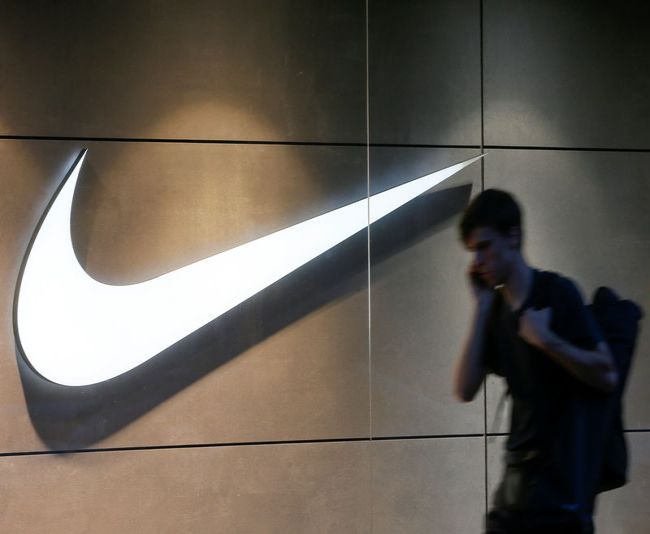 Чистая прибыль и выручка Nike снизились в четвертом финквартале Чистая прибыль и выручка Nike снизились в четвертом финквартале