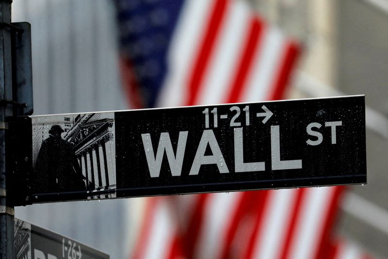 Уолл-стрит упала в среду на опасениях перед повышением ставки