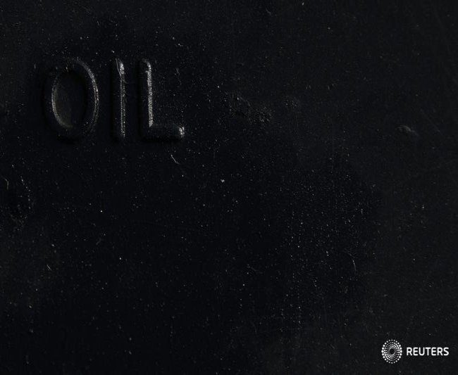 Цены на нефть замедлили падение Цены на нефть замедлили падение