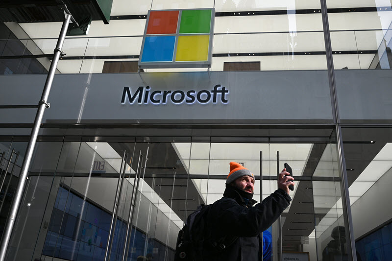 Microsoft: ,      Q4