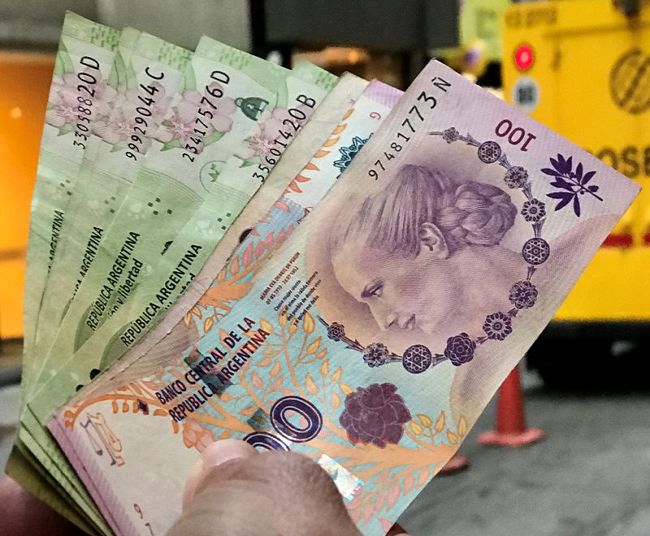Аргентина может заменить песо на доллар Аргентина может заменить песо на доллар