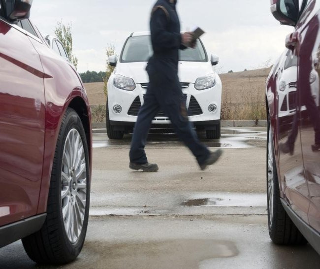 В России ограничат наценку на отечественные автомобили В России ограничат наценку на отечественные автомобили