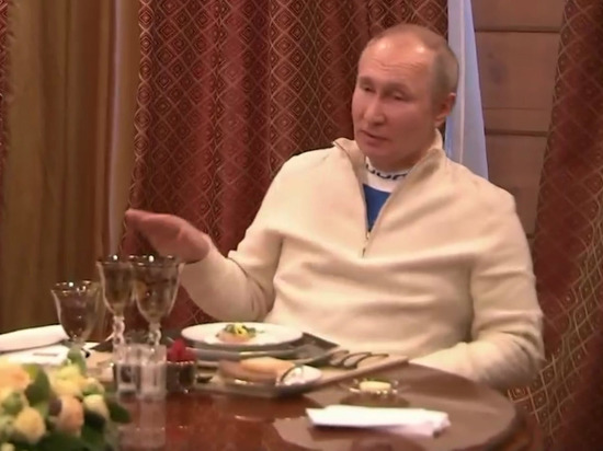 Путин и Лукашенко устроили застолье с 6 бокалами на двоих Путин и Лукашенко устроили застолье с 6 бокалами на двоих