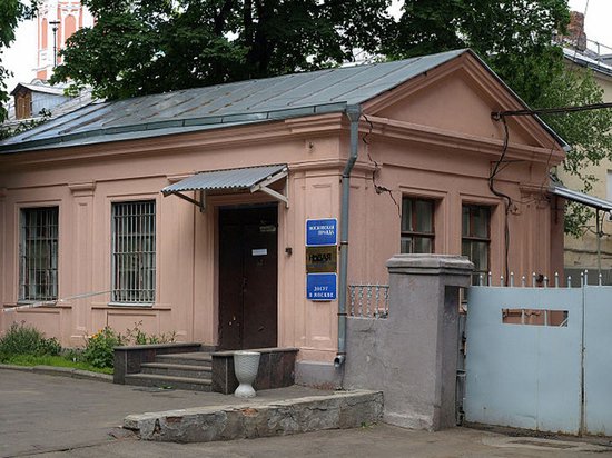 МЧС начало обследовать здание  МЧС начало обследовать здание