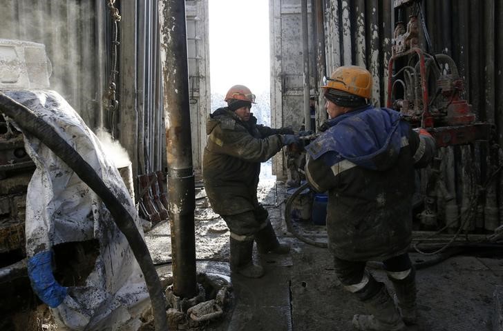 Цены на нефть эталонных марок снижаются в ходе торгов Цены на нефть эталонных марок снижаются в ходе торгов
