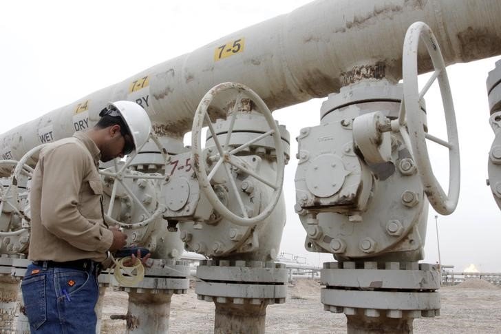 Цены на нефть снижаются после уверенного роста на предыдущей неделе Цены на нефть снижаются после уверенного роста на предыдущей неделе