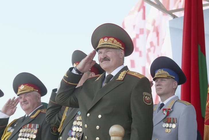 Лукашенко заявил о намерении закупить российское вооружение более чем на $1 млрд Лукашенко заявил о намерении закупить российское вооружение более чем на $1 млрд