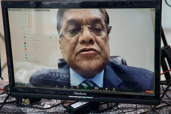 Вице-президент DEWA призвал российские компании к сотрудничеству Вице-президент DEWA призвал российские компании к сотрудничеству