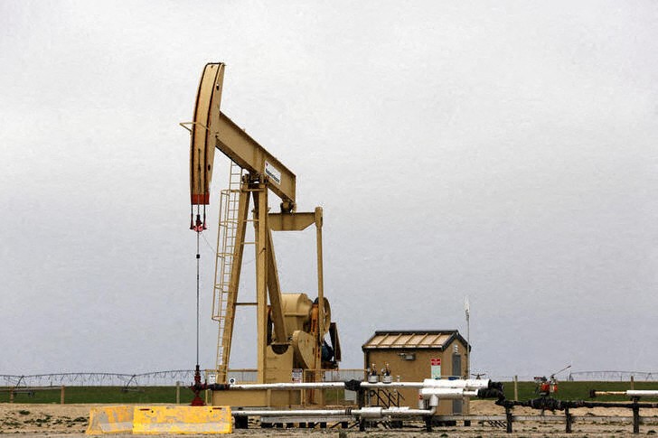 Нефть растет на фоне снижения запасов в США Нефть растет на фоне снижения запасов в США