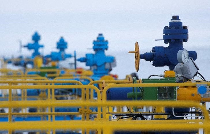 Реверс газа из РФ по газопроводу Ямал-Европа в Польшу продолжился во вторник Реверс газа из РФ по газопроводу Ямал-Европа в Польшу продолжился во вторник