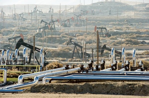 Рынок нефти отыгрывает отраслевую статистику из США Рынок нефти отыгрывает отраслевую статистику из США