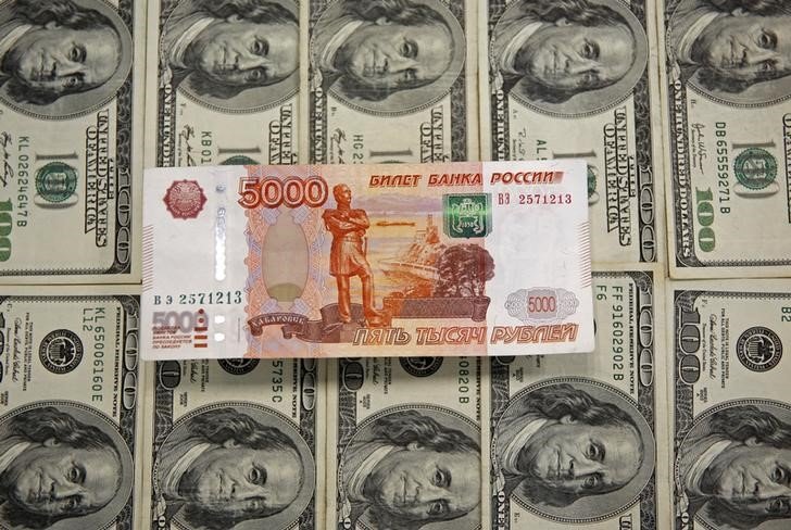 Курс доллара упал ниже 66 рублей впервые с марта 2020 года Курс доллара упал ниже 66 рублей впервые с марта 2020 года