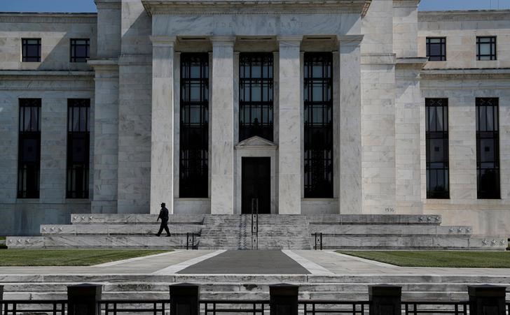 Топ-5 недели: протокол ФРС и набор экономданных
