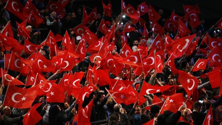 Турецкая лира подорожала после повышения ставки ЦБ до 25%