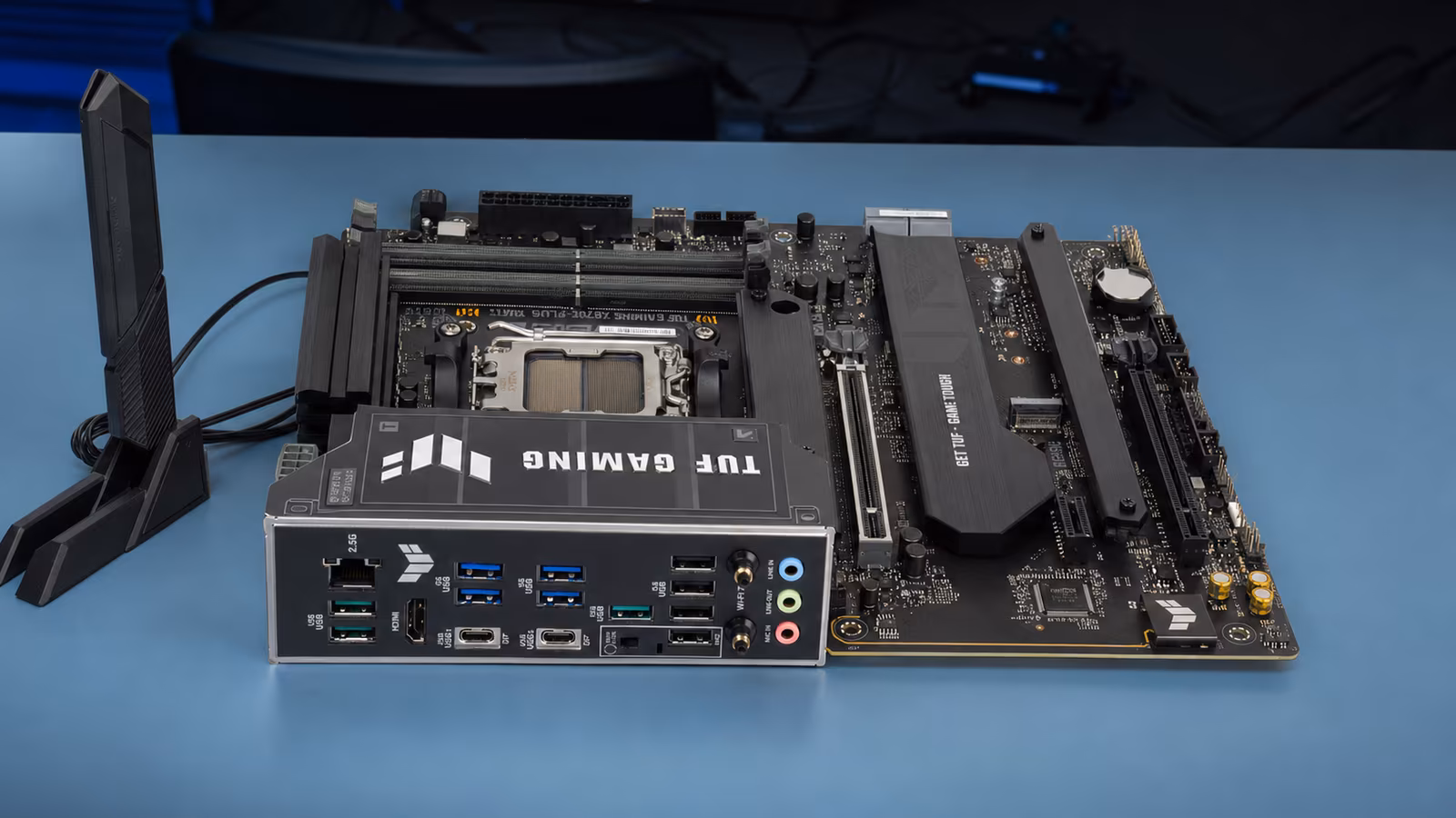 ����� Asus TUF Gaming X870E-Plus WiFi: ������� ����� ��� AMD AM5 �� 33 ���. ������