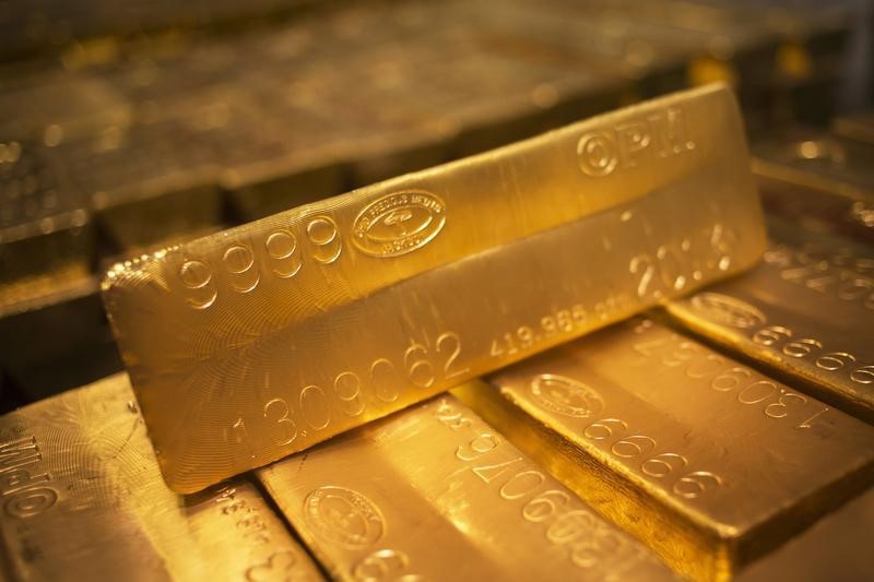СМИ: спрос на золото достиг рекорда благодаря покупкам центробанков
