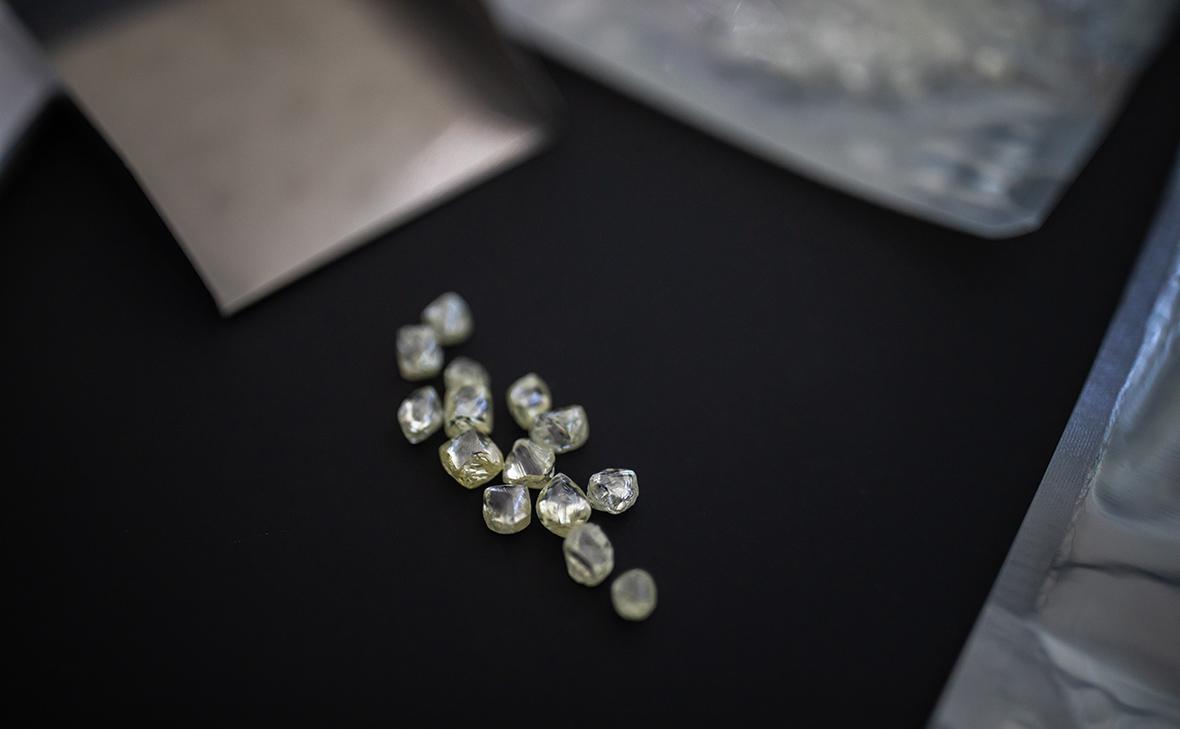 FT узнала, что De Beers не может продать запасы алмазов на $2 млрд FT узнала, что De Beers не может продать запасы алмазов на $2 млрд