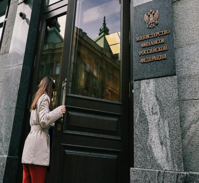 Власти сократили срок действия отчетов для согласования ухода иностранцев Власти сократили срок действия отчетов для согласования ухода иностранцев