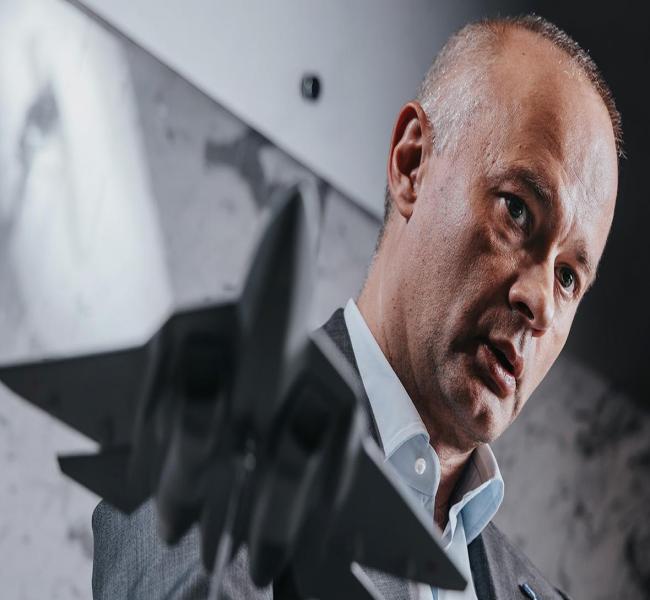 ОАК и Минобороны доведут цены госконтрактов на самолеты «до реальных» ОАК и Минобороны доведут цены госконтрактов на самолеты «до реальных»