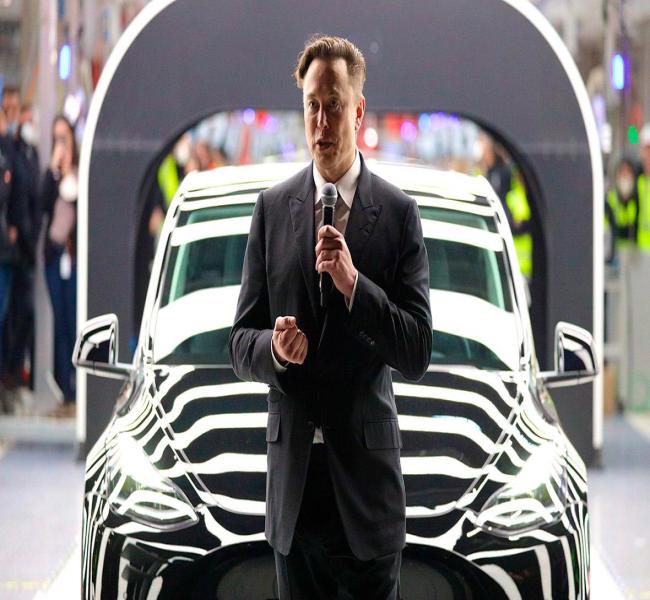 Tesla предложила Маску отказаться от зарплаты и получить $1 трлн Tesla предложила Маску отказаться от зарплаты и получить $1 трлн