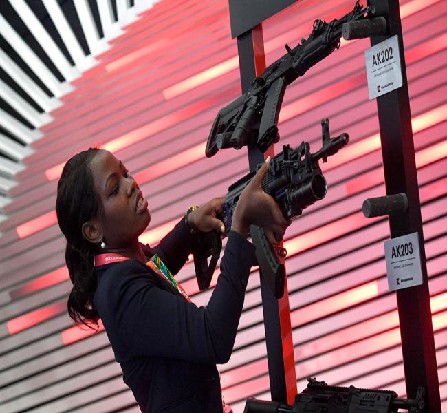 Россия заработала более $100 млн на производстве автоматов АК-203 в Индии Россия заработала более $100 млн на производстве автоматов АК-203 в Индии
