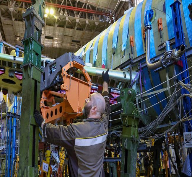Россия заключила соглашение о производстве гражданских SJ-100 в Индии Россия заключила соглашение о производстве гражданских SJ-100 в Индии