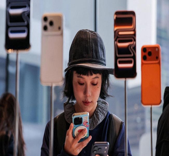 Bloomberg узнал о сделке Apple и Google по ИИ для Siri на $1 млрд в год Bloomberg узнал о сделке Apple и Google по ИИ для Siri на $1 млрд в год