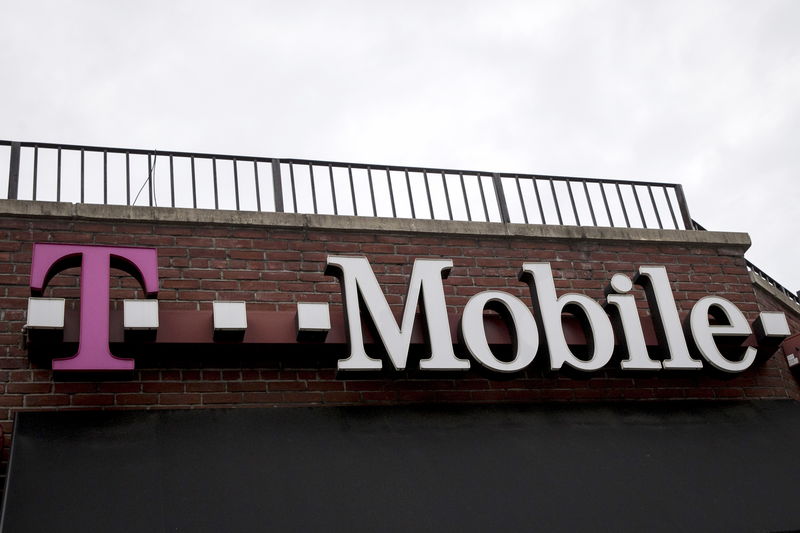 T-Mobile US:    , a    Q4