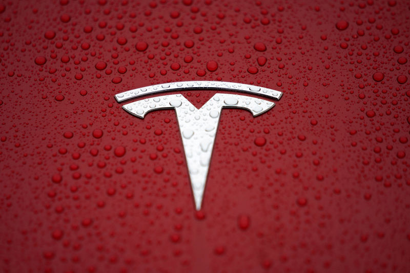 Wells Fargo ������ Tesla ��������� ��������� ��� �����
