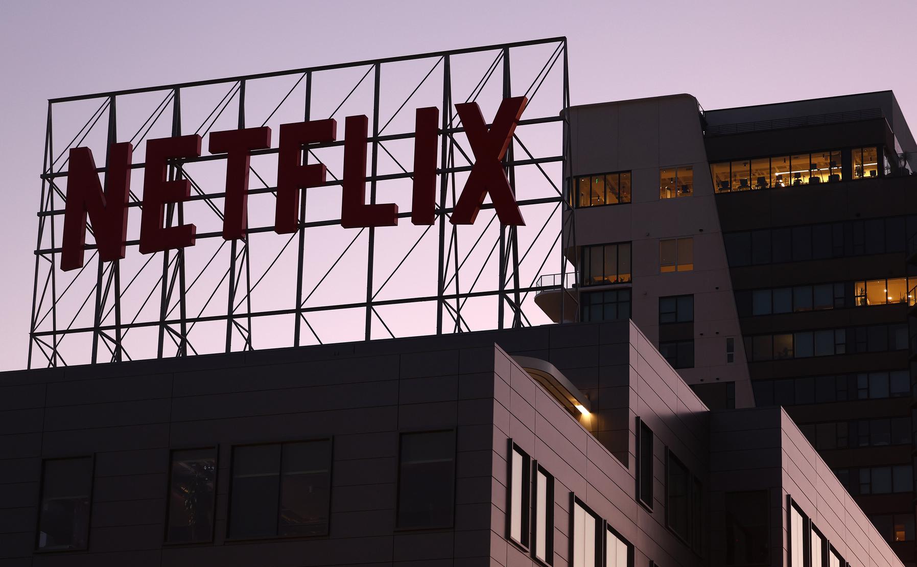 Чистая прибыль Netflix достигла $2,3 млрд. за квартал Чистая прибыль Netflix достигла $2,3 млрд. за квартал