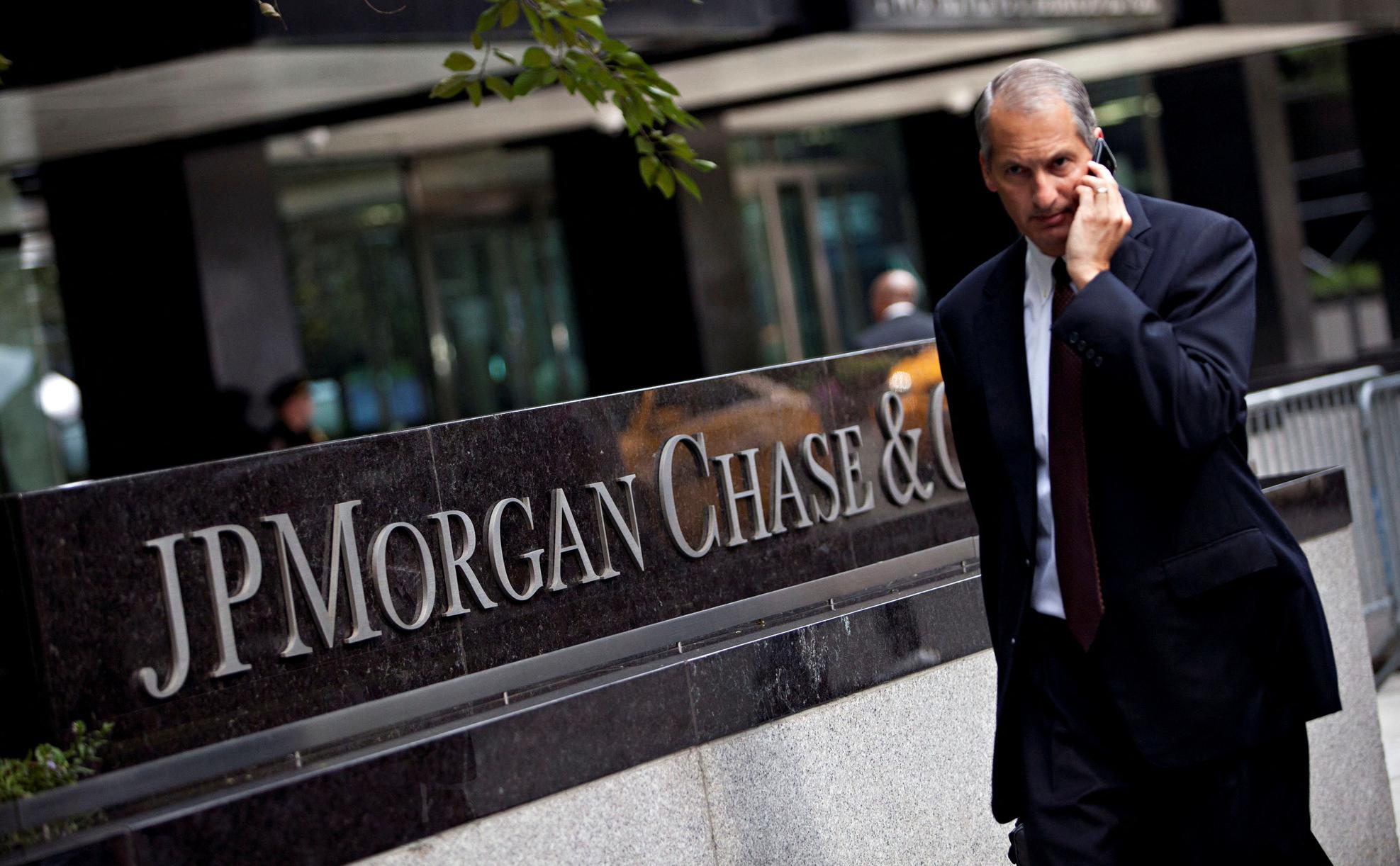 Суд арестовал активы J.P. Morgan и акции российской «дочки» Commerzbank Суд арестовал активы J.P. Morgan и акции российской «дочки» Commerzbank