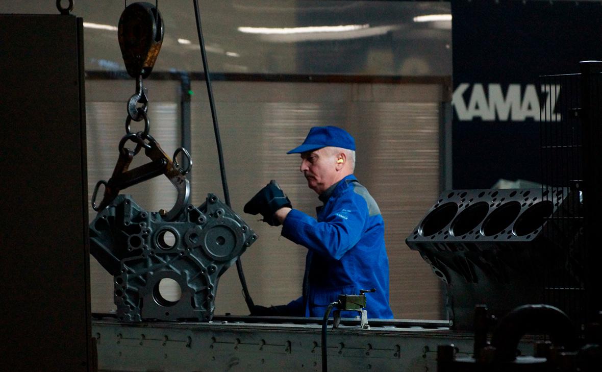 КАМАЗ на две недели остановил производство из-за корпоративного отпуска КАМАЗ на две недели остановил производство из-за корпоративного отпуска