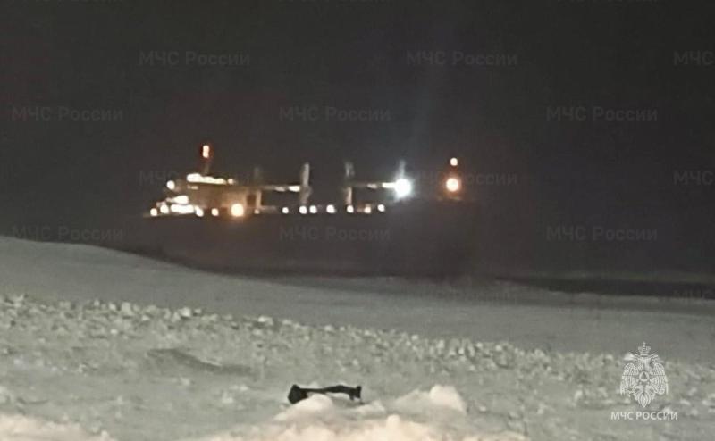 Иностранное грузовое судно село на мель у Сахалина Иностранное грузовое судно село на мель у Сахалина