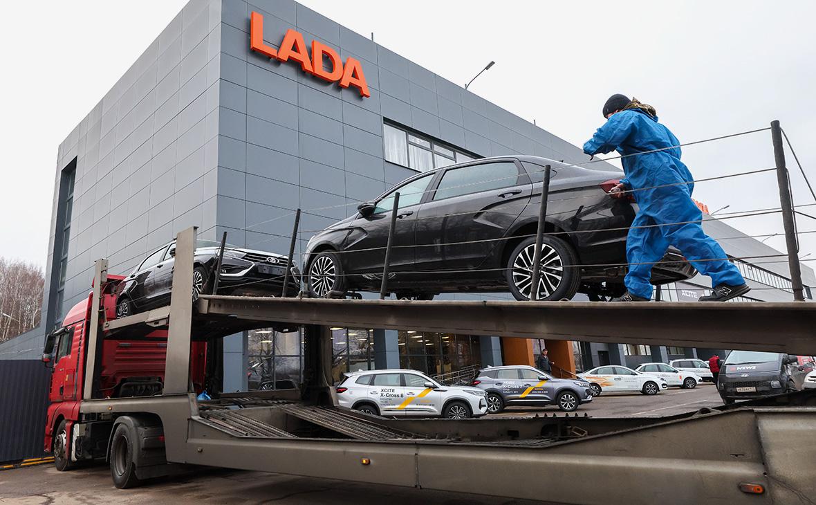 Продажи новых авто в России по итогам февраля упали на четверть Продажи новых авто в России по итогам февраля упали на четверть
