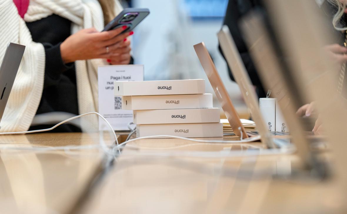 NYT узнала о возможном росте цен на продукцию Apple из-за пошлин Трампа NYT узнала о возможном росте цен на продукцию Apple из-за пошлин Трампа