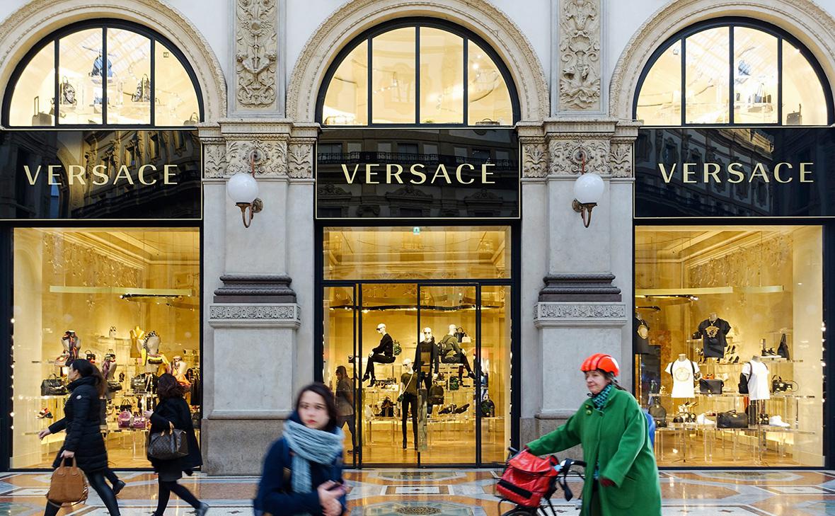 Модный дом Prada купил бренд Versace Модный дом Prada купил бренд Versace