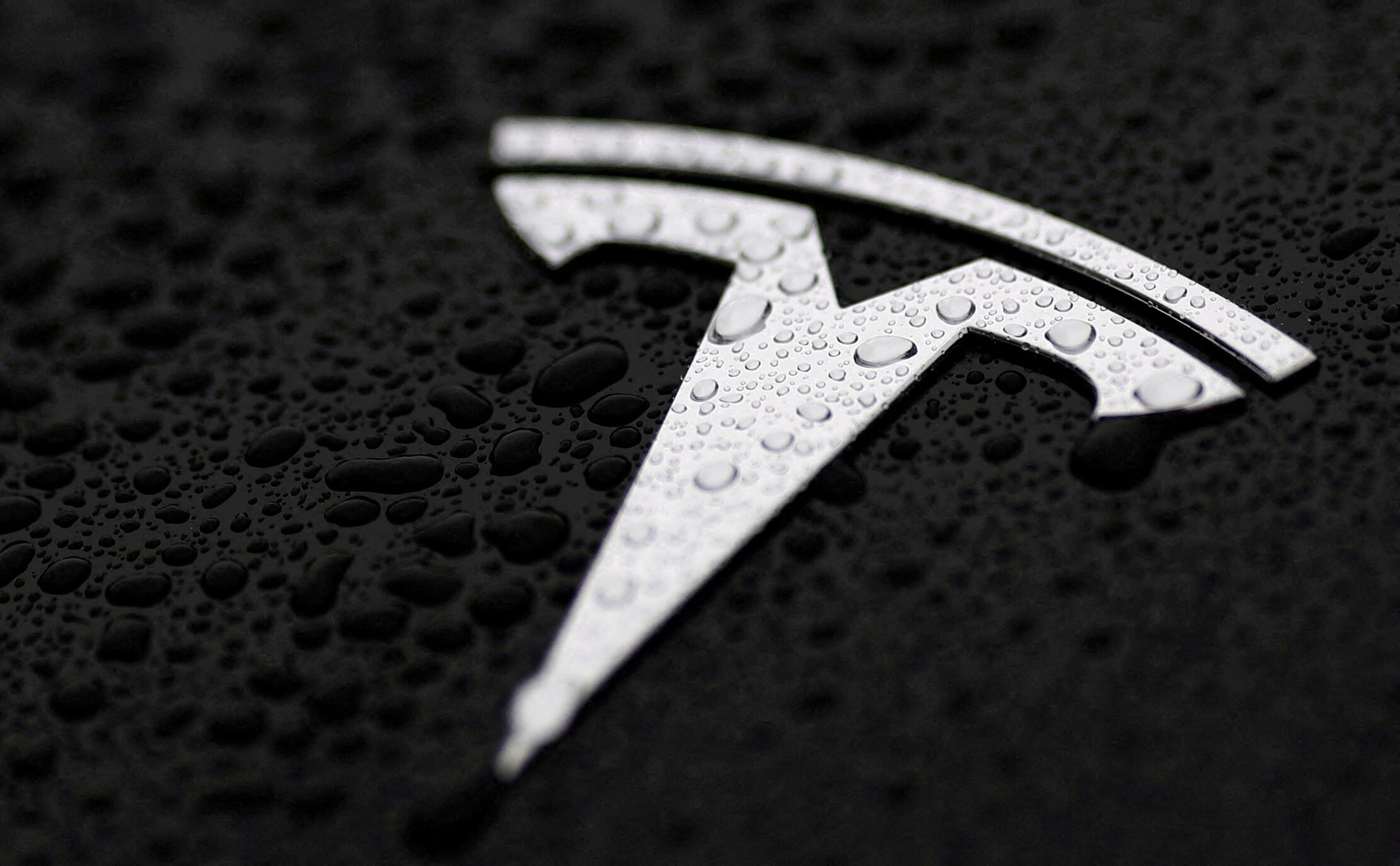 Акции Tesla рекордно подешевели на фоне ссоры Маска с Трампом Акции Tesla рекордно подешевели на фоне ссоры Маска с Трампом