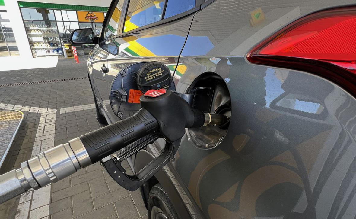 В Крыму ограничили продажу бензина «в одни руки» В Крыму ограничили продажу бензина «в одни руки»