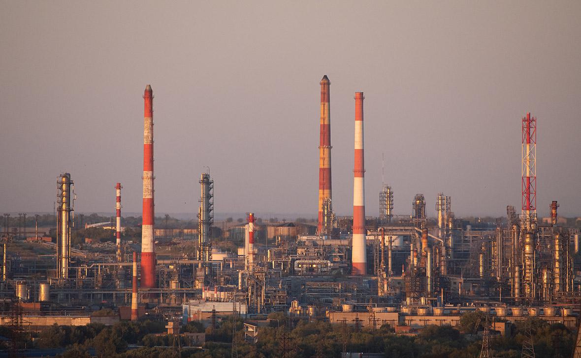 Власти изучат льготы для НПЗ за выпуск дополнительных объемов топлива Власти изучат льготы для НПЗ за выпуск дополнительных объемов топлива