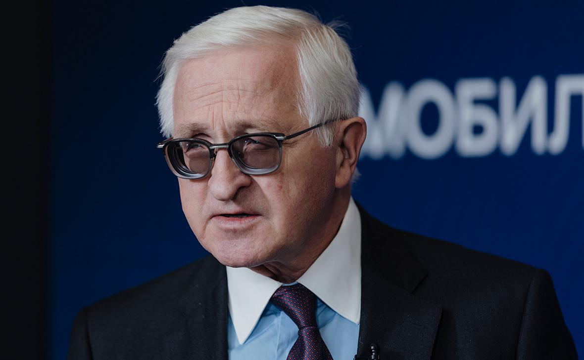 Шохин предупредил о рисках «инвестиционной паузы» и крепкого рубля Шохин предупредил о рисках «инвестиционной паузы» и крепкого рубля