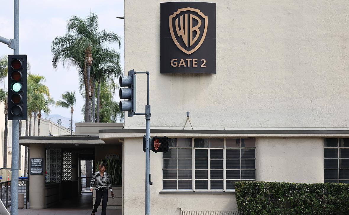 Netflix допустил покупку Warner Bros. полностью за наличные Netflix допустил покупку Warner Bros. полностью за наличные