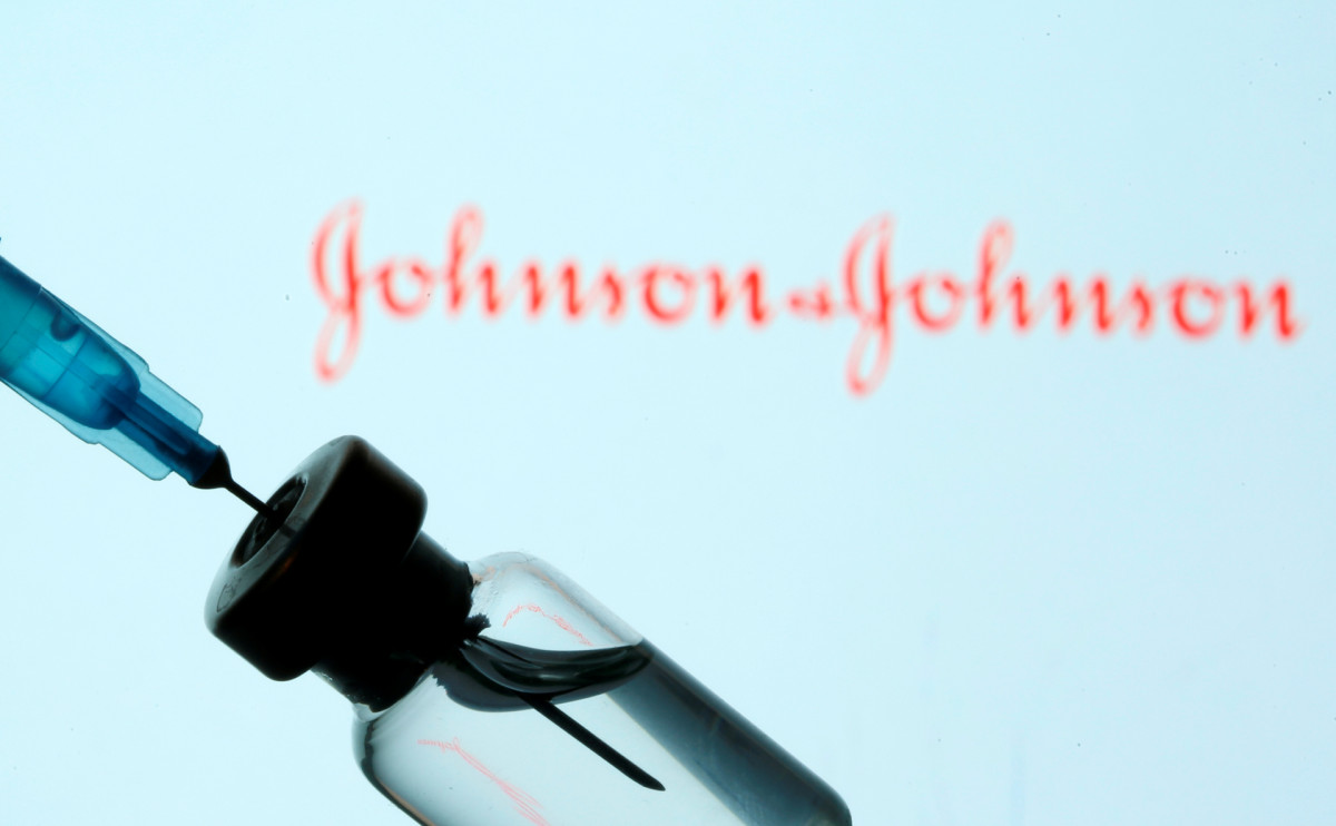 В США одобрили применение вакцины от коронавируса Johnson & Johnson В США одобрили применение вакцины от коронавируса Johnson & Johnson