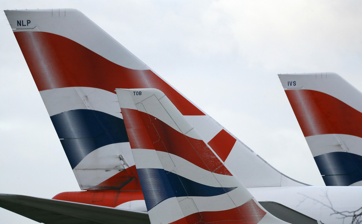 Великобритания запретила полеты Boeing 777 после инцидента в США Великобритания запретила полеты Boeing 777 после инцидента в США