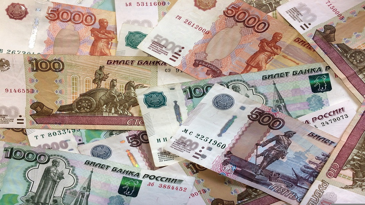 В РФ могут выделить сотни миллиардов, чтобы ослабить рубль