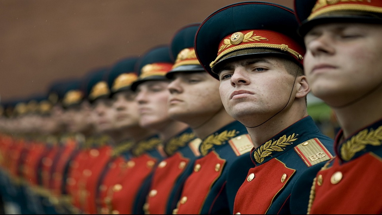 РФ вводит военное положение