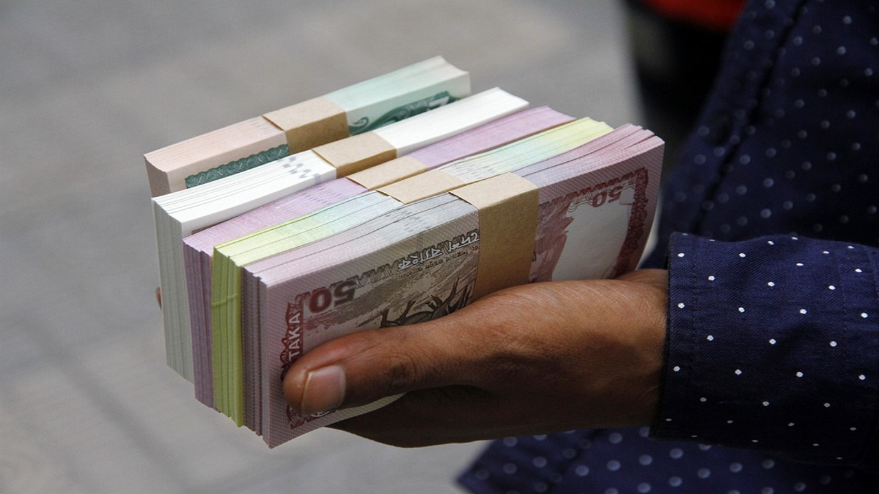 Для граждан РФ смягчаются условия хранения валюты на счетах